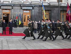 Встреча президента Азербайджана в Киеве обернулась курьезом (ВИДЕО)