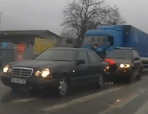 В Одессе джип BMW X5 врезался в Mercedes (ФОТО, ВИДЕО)