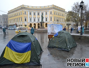 В Одессе Евромайдан переехал с Думской площади к памятнику Дюку (ВИДЕО, ФОТО)