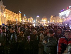 На Евромайдане советский «День Победы» переделали в песню о «московских палачах» (ВИДЕО)