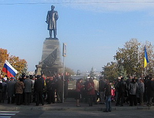 В Севастополе на евромайдан и антимайдан вместе собралось 70 человек (ФОТО, ВИДЕО)