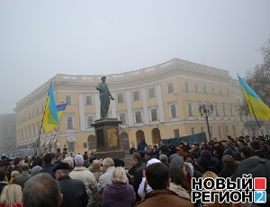 Третий день Евромайдана в Одессе: к Дюку вышли 300 человек и появились 11 палаток (ВИДЕО, ФОТО)