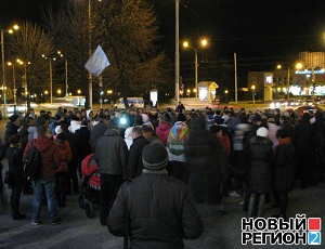 В Запорожье горожане организовали возле мэрии Евромайдан (ФОТО, ВИДЕО)