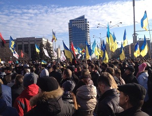 В Запорожье горожане вышли на массовую акцию в поддержку киевского Евромайдана (ФОТО)