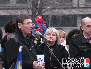 Юрий Луценко приехал на запорожский Евромайдан и сделал ему «инъекцию» оптимизма (ФОТО, ВИДЕО)