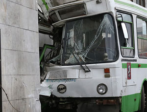 Пассажирам автобуса, протаранившего здание на юге Москвы, выплатят компенсации