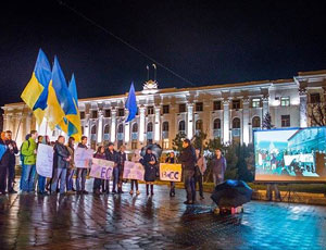 В Симферополе после крещенских событий в Киеве воскрес вечерний Евромайдан