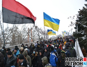 В Одессе сотни горожан прошли маршем, скандируя «Януковича-собаку повесим на гілляку!» (ВИДЕО, ФОТО)