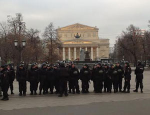 Полиция полностью оцепила Манежную площадь (ФОТО) / Проход закрыт по «техническим причинам»