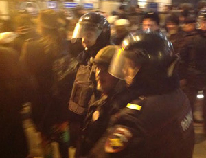 Задержания гражданских активистов в Москве продолжилось на Тверской / Поддержка «узникам Болотной» оказывается на тротуарах. ФОТО