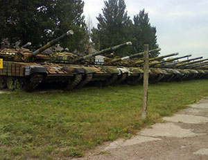 Новороссия формирует первую танковую дивизию (ФОТО) / 250 единиц бронетехники ополченцы «угнали» с украинских баз резерва