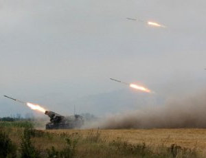 Украинские силовики и ополченцы продолжают воевать