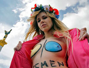 Французские власти выгнали Femen из незаконно занятого помещения