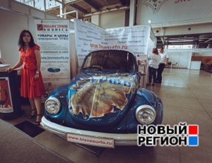Иннопром-2014: девушки и роботы (ФОТО, ВИДЕО)