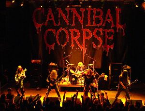 Отмена концерта Cannibal Corpse в Петербурге: ОМОН задерживал фанатов (ВИДЕО)