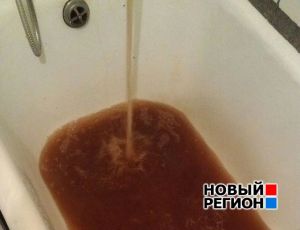 Роспотребнадзор: вода в Екатеринбурге подается из батарей и не очищается, потому и воняет