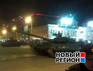 Помочиться за будку и нарушить ПДД: взгляд со стороны на генрепетицию парада Победы в Екатеринбурге (ФОТО)