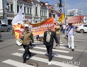 Пенсионеры провели митинг и шествие в память о погибших в Великой Отечественной (ФОТО)