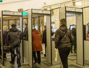 С будущего года на всех станциях метро Петербурга поставят металлоискатели