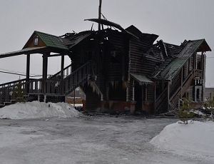В Артемовском из-за праздничного фейерверка сгорела церковь (ФОТО)