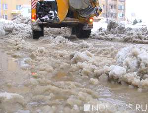 Из-за прорыва водопровода на Рощинской десятки авто во дворах вмерзли в лед (ВИДЕО)