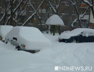 Второй день рождения: водитель чудом спасся от снега, рухнувшего с крыши дома