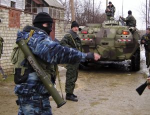 В Дагестане силовики блокировали дом с боевиками