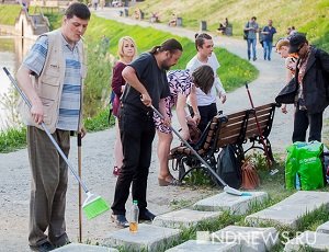 В Екатеринбурге айтишники покрасили памятник клавиатуре (ФОТО)