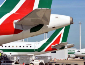 ЧП в аэропорту Палермо: самолет компании Alitalia столкнулся со стаей птиц