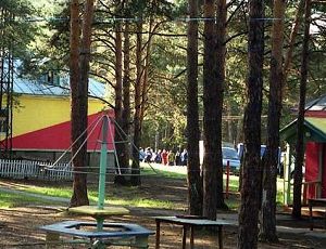 В закрытом по решению суда лагере под Каменском прокуратура нашла 70 детей (ФОТО)