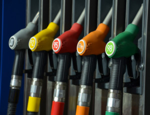 В сентябре подорожает дизель и бензин / Участники рынка ждут повышения цен из-за роста стоимости нефти