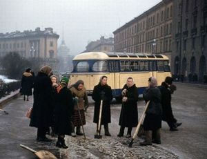 Петербургские чиновники отчитались о подготовке к зиме фотографиями полувековой давности