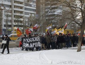 «Все всё понимают. Поэтому ждем и готовимся» – «Русский марш» в Екатеринбурге собрал сотню человек (ФОТО)