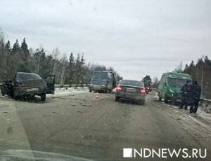 Женщина-пассажир погибла при столкновении «Тойоты» с грузовиком на Серовском тракте