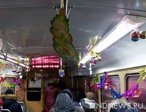 Екатеринбургские трамваи украсили к Новому году (ФОТО)