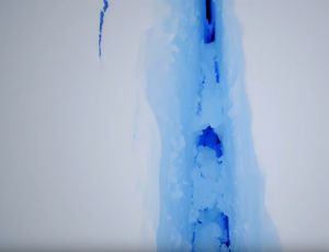 На антарктическом леднике образовался 40-километровый разлом (ФОТО, ВИДЕО) / Ученые вынуждены эвакуировать научно-исследовательскую станцию