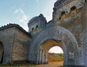 В Керчи нашли фрагменты барельефа Богородицы с младенцем (ФОТО)