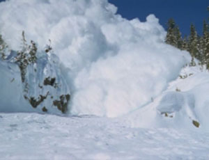 Лавина в Мурманской области погребла под снег туристов