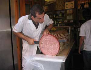 В Крыму почти четверть молока и половина колбасы сделаны не из того, что на них написано