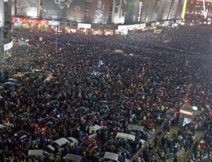 Более 300 тысяч румынцев вышли на митинги / Народ протестует против амнистии