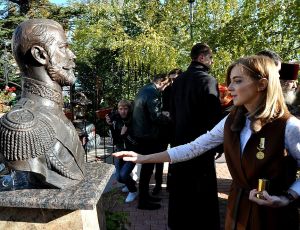 Поклонская: В столице Крыма замироточил бюст Николая II (ВИДЕО)