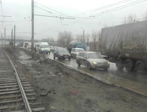 В Челябинске фура без тормозов протаранила четыре легковушки (ФОТО)