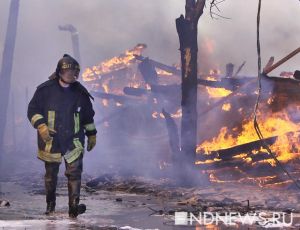 В Сысерти сгорела пилорама, в результате пожара погибли три человека