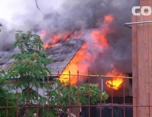 В Екатеринбурге сгорели два частных дома (ФОТО)