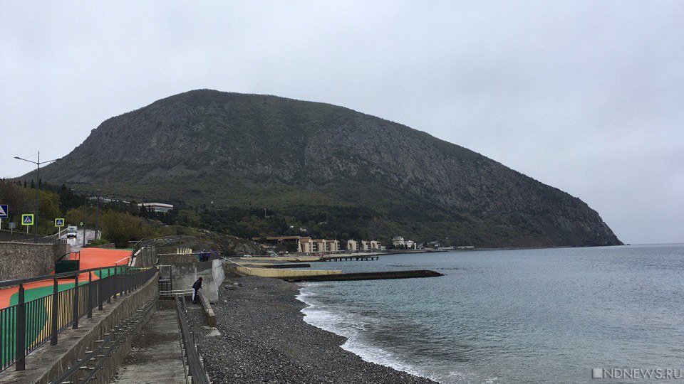 В Крыму началась активная подготовка пляжей к новому сезону
