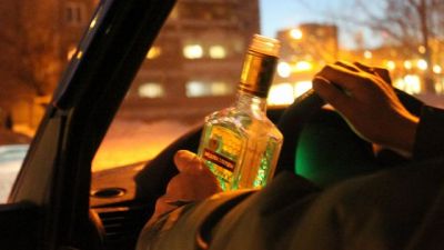 Пьяный водитель иномарки протаранил несколько машин в одном из дворов Челябинска