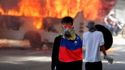 В Венесуэле противники режима с вертолета атаковали Верховный суд и МВД