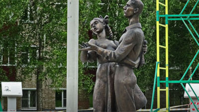 В Сергиевом Посаде памятник выпускникам 1941 года лишится эротичности