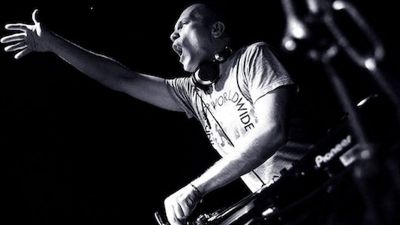 Московский DJ Groove объявил бойкот екатеринбургскому бару, в котором его обматерили