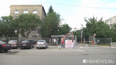 НОД и либералы бок о бок пикетировали УВД Екатеринбурга (ФОТО)